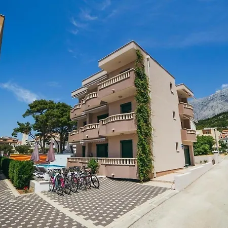 아파트 In Mit Gemeinschaftlichem Pool Und Terrasse - B55608 *